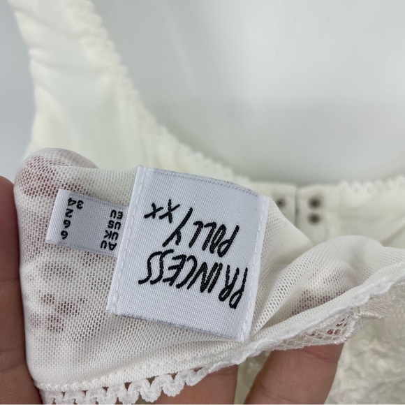 Princess Polly Lauder Lace Top Ivory hook Sz 2 - Picture 4 of 9